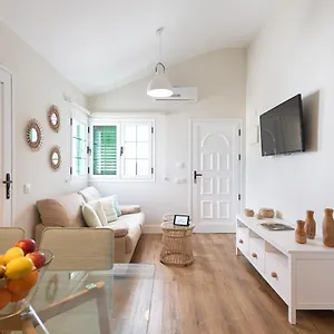 https://modern-and-new-beachfront-apartment.in-canary-islands.com