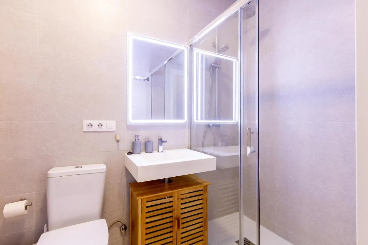 Charming 2 Bedroom Apartment Triana Bridge By Ocityzen Siviglia 0*,